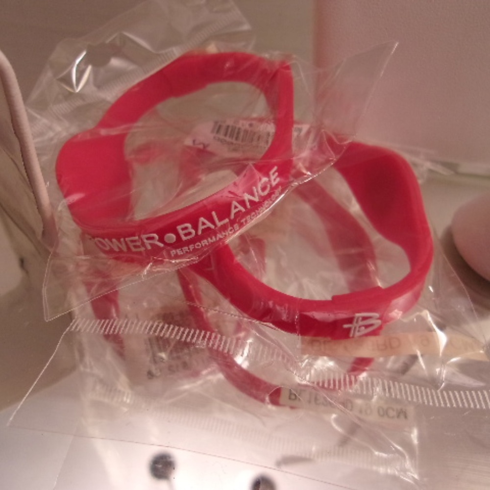 Nwts 2 med Power Balance Bracelets. K21-6